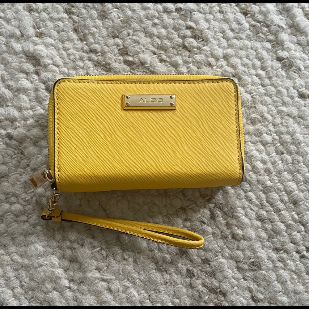 Aldo Bright yellow clutch 💛👜